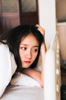 我在车后座挺进了她